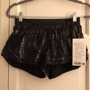 Lululemon Hotty Hot Short NWT Size 6